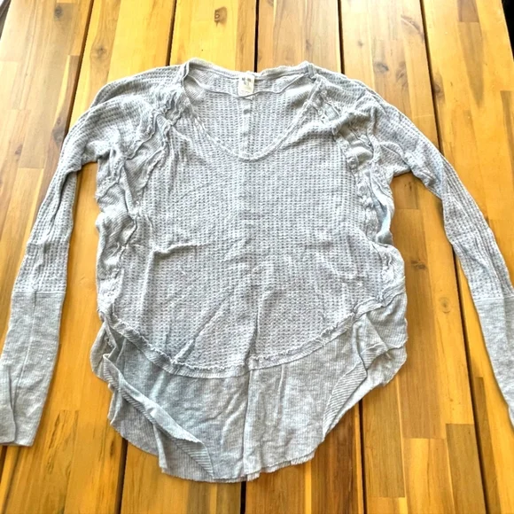 We The Free People Gray Waffle Knit Distressed Long Sleeve Blouse Size Xs - Picture 1 of 3